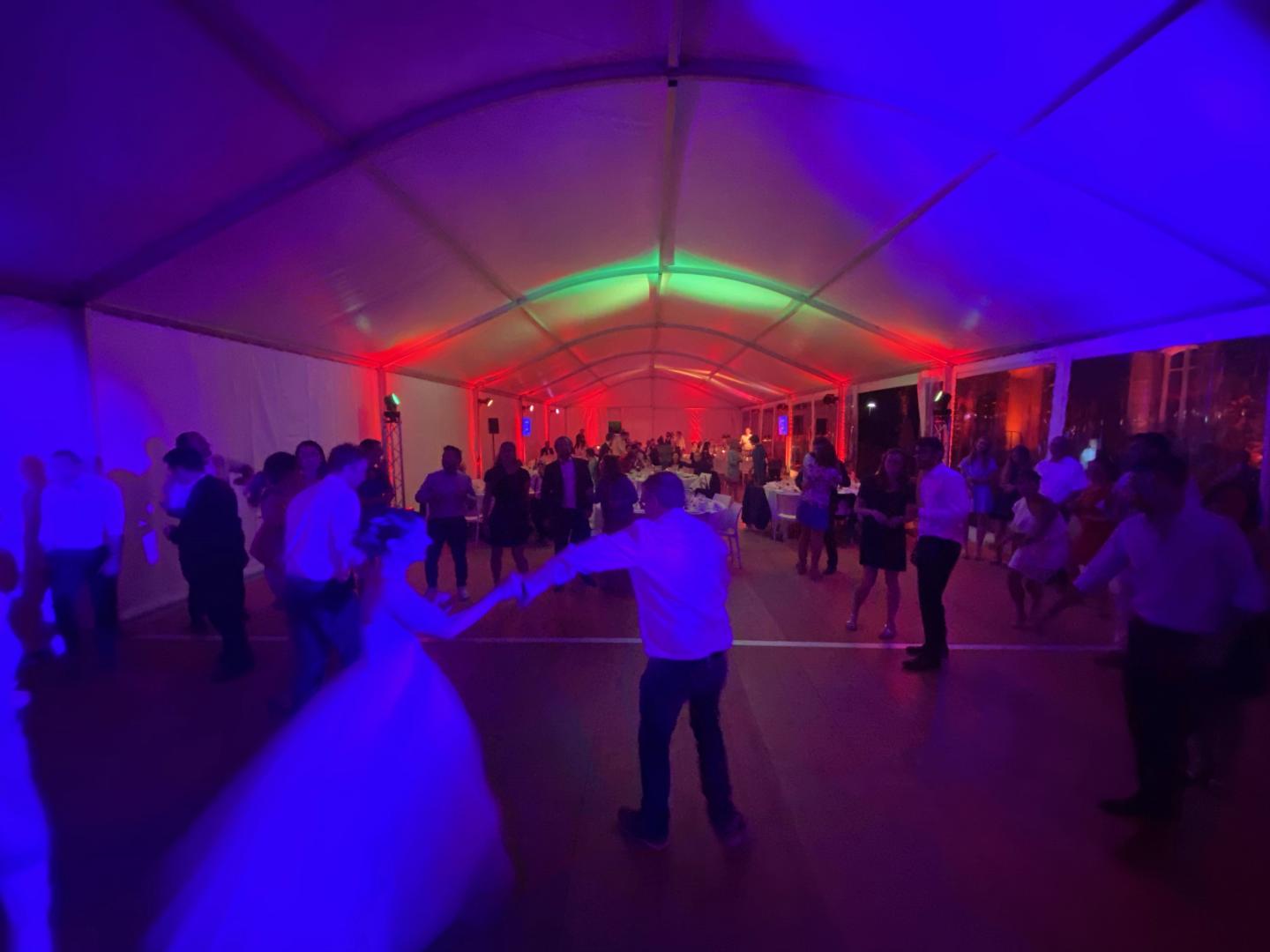 Location éclairage lèche mur mariage réception AMS Locations 69001 https://www.ams-locations.com