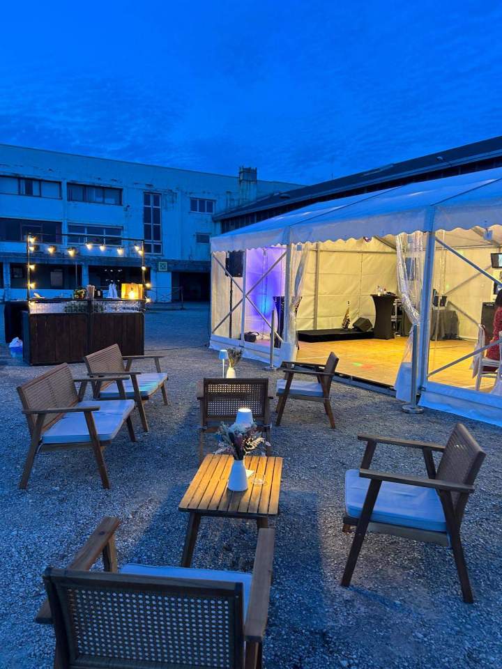 Location de salon d'intérieur et d'extérieur